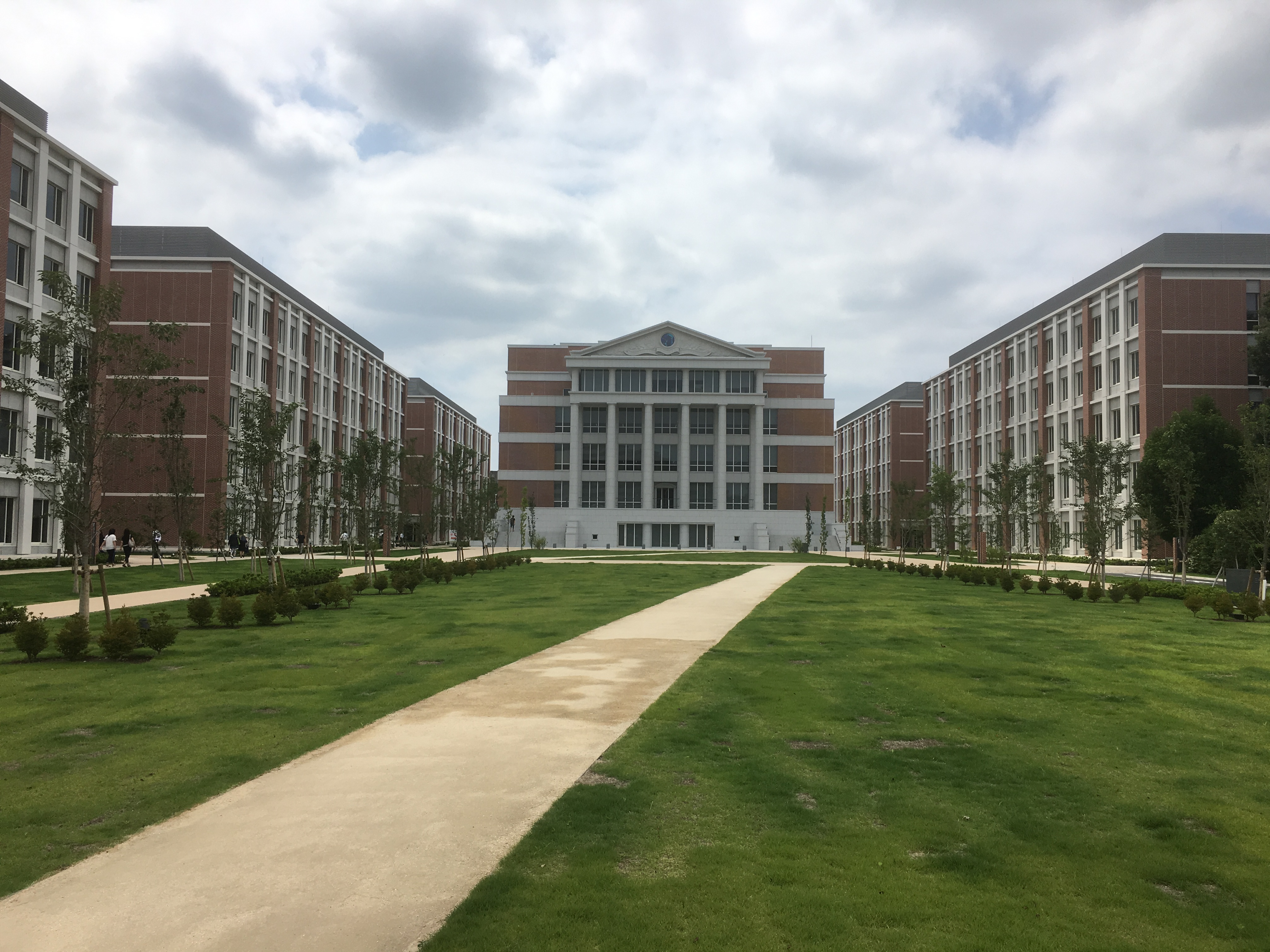 杏林キャンパス外観